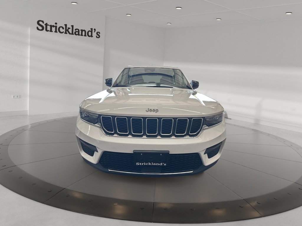 2023 Jeep Grand Cherokee 4X4 Laredo in Stratford, Ontario - 2 - w1024h768px