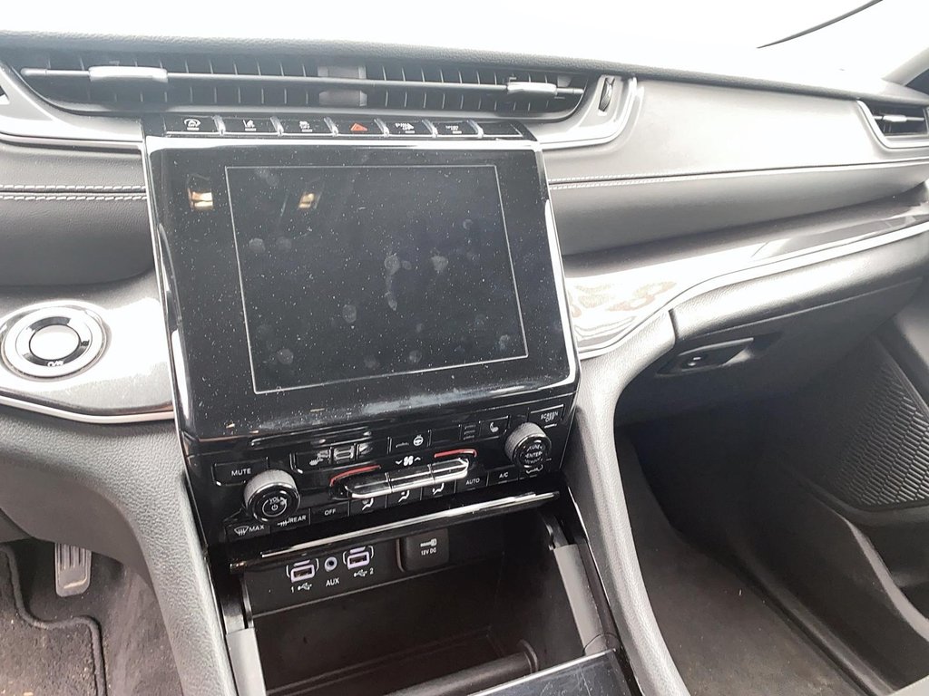 2023 Jeep Grand Cherokee 4X4 Laredo in Stratford, Ontario - 13 - w1024h768px