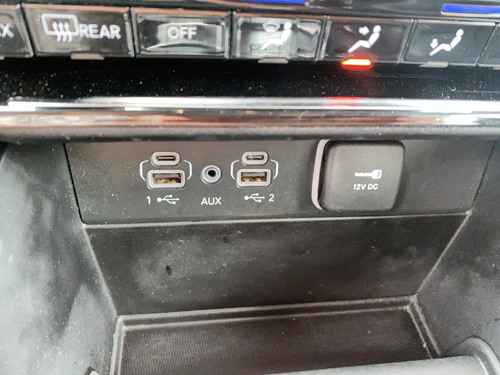 2023 Jeep Grand Cherokee 4X4 Laredo in Stratford, Ontario - 18 - w1024h768px