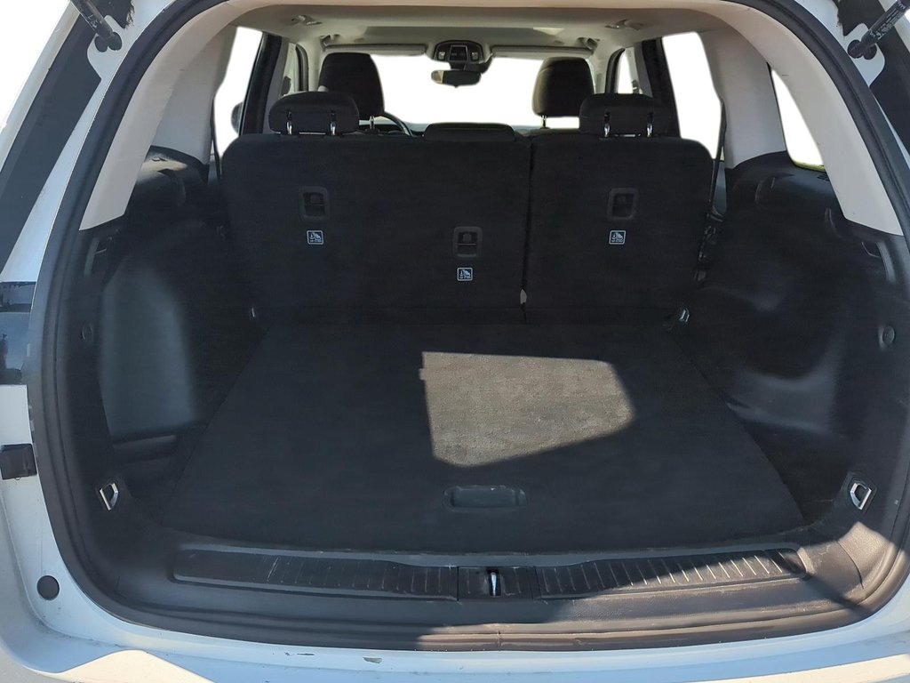 2023 Jeep Grand Cherokee 4X4 Laredo in Stratford, Ontario - 6 - w1024h768px