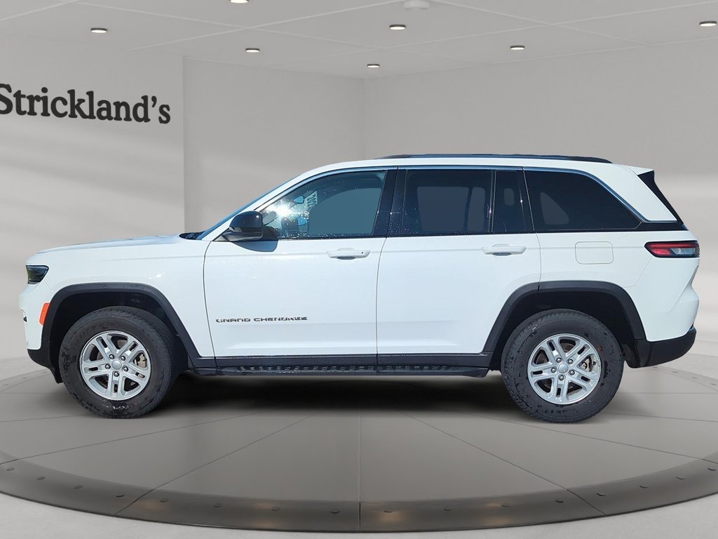 2023 Jeep Grand Cherokee 4X4 Laredo in Stratford, Ontario - 5 - w1024h768px