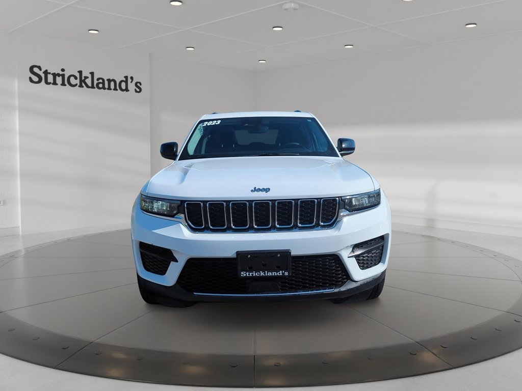 2023 Jeep Grand Cherokee 4X4 Laredo in Stratford, Ontario - 2 - w1024h768px