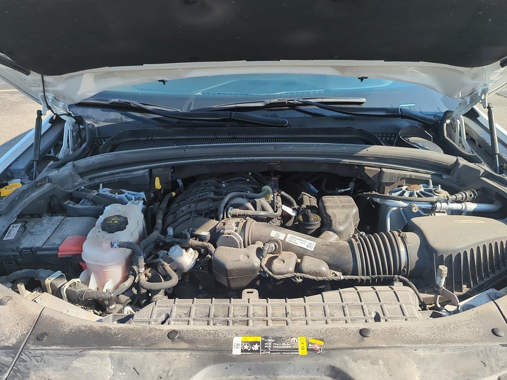 2023 Jeep Grand Cherokee 4X4 Laredo in Stratford, Ontario - 8 - w1024h768px