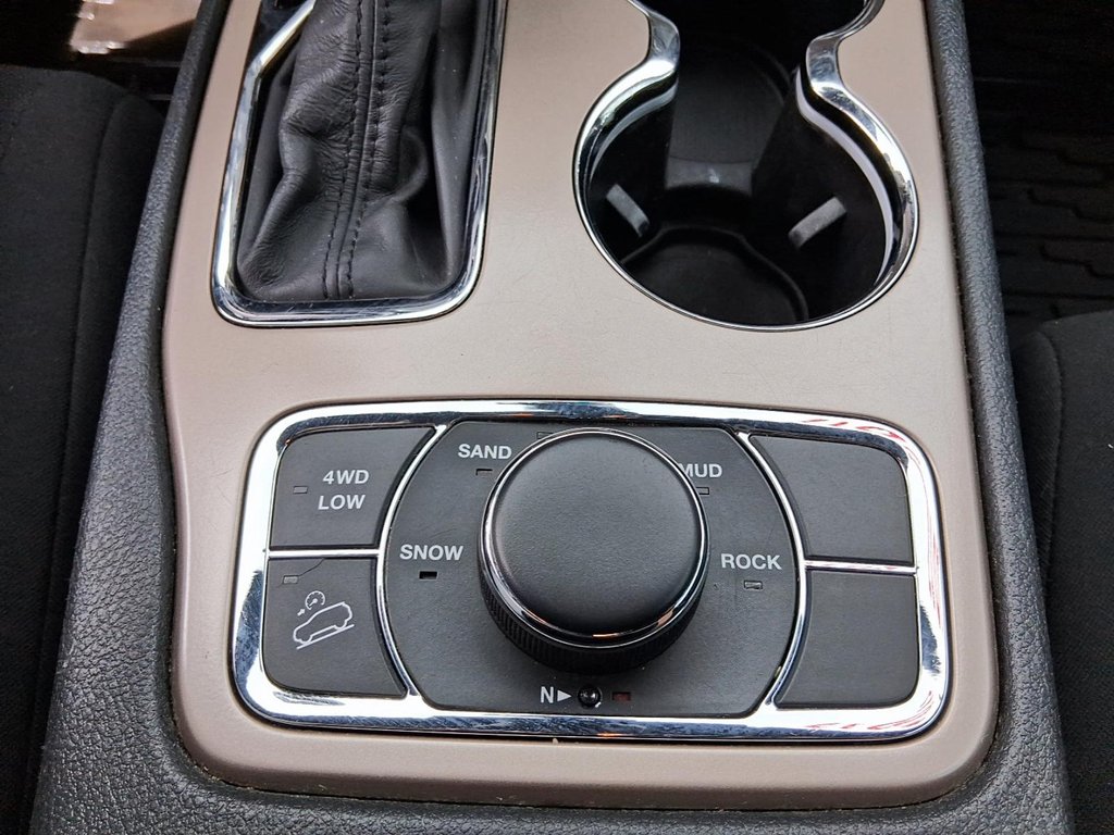 2017 Jeep Grand Cherokee 4x4 Laredo in Stratford, Ontario - 17 - w1024h768px