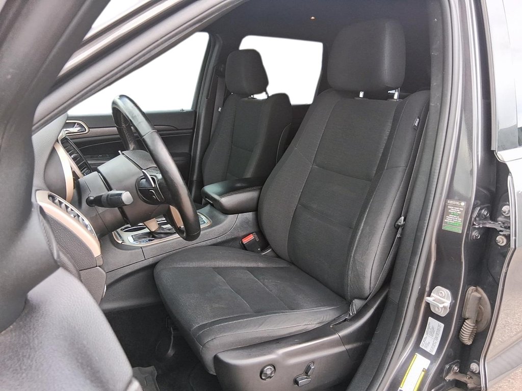 2017 Jeep Grand Cherokee 4x4 Laredo in Stratford, Ontario - 8 - w1024h768px