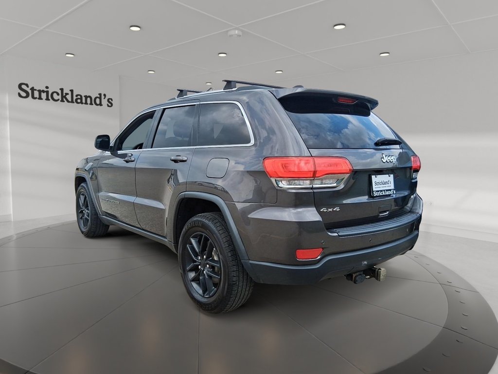 2017 Jeep Grand Cherokee 4x4 Laredo in Stratford, Ontario - 4 - w1024h768px