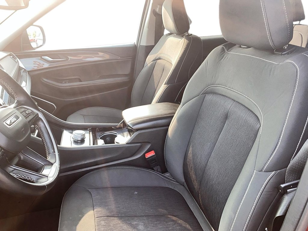 2021 Jeep Grand Cherokee L 4x4 Laredo in Stratford, Ontario - 8 - w1024h768px