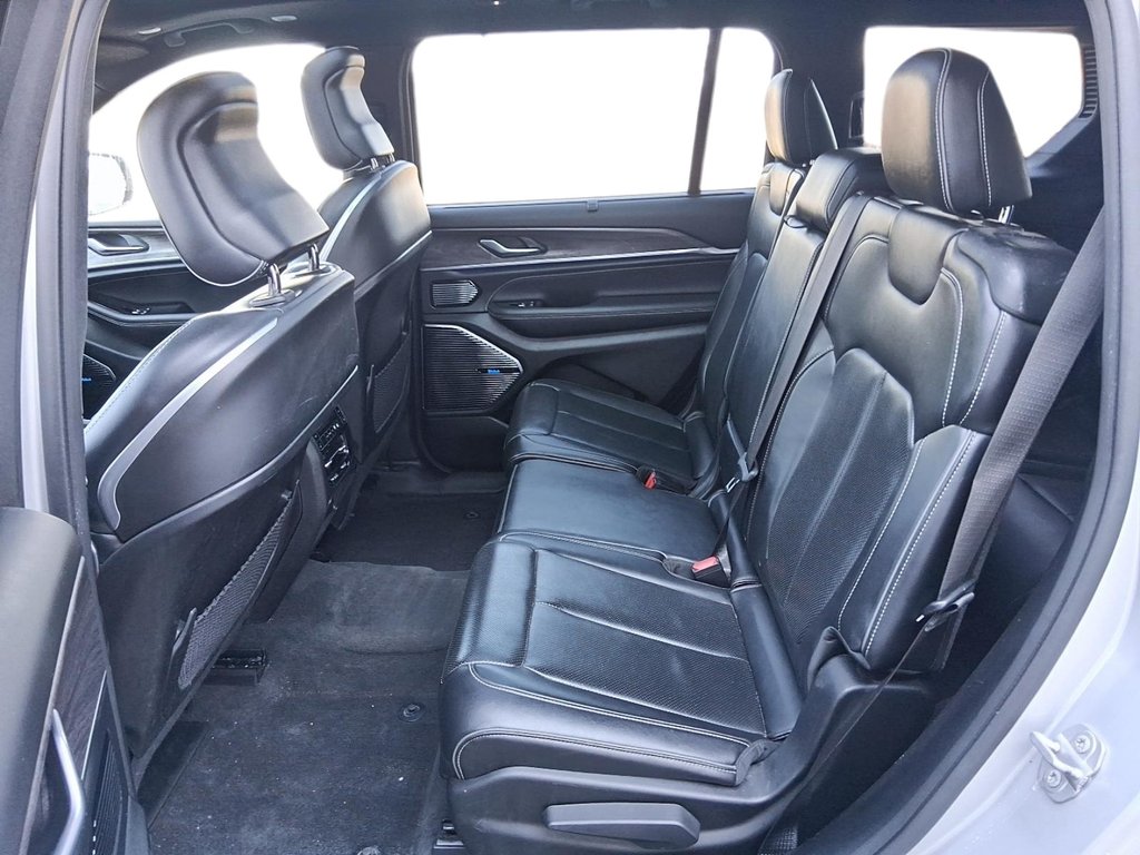 2021 Jeep Grand Cherokee L 4x4 Overland in Stratford, Ontario - 9 - w1024h768px
