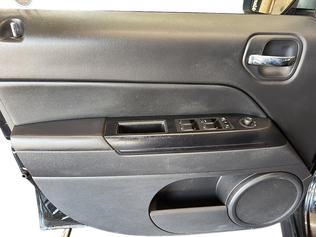 2015 Jeep Patriot 4x4 Sport / North in Stratford, Ontario - 10 - w1024h768px