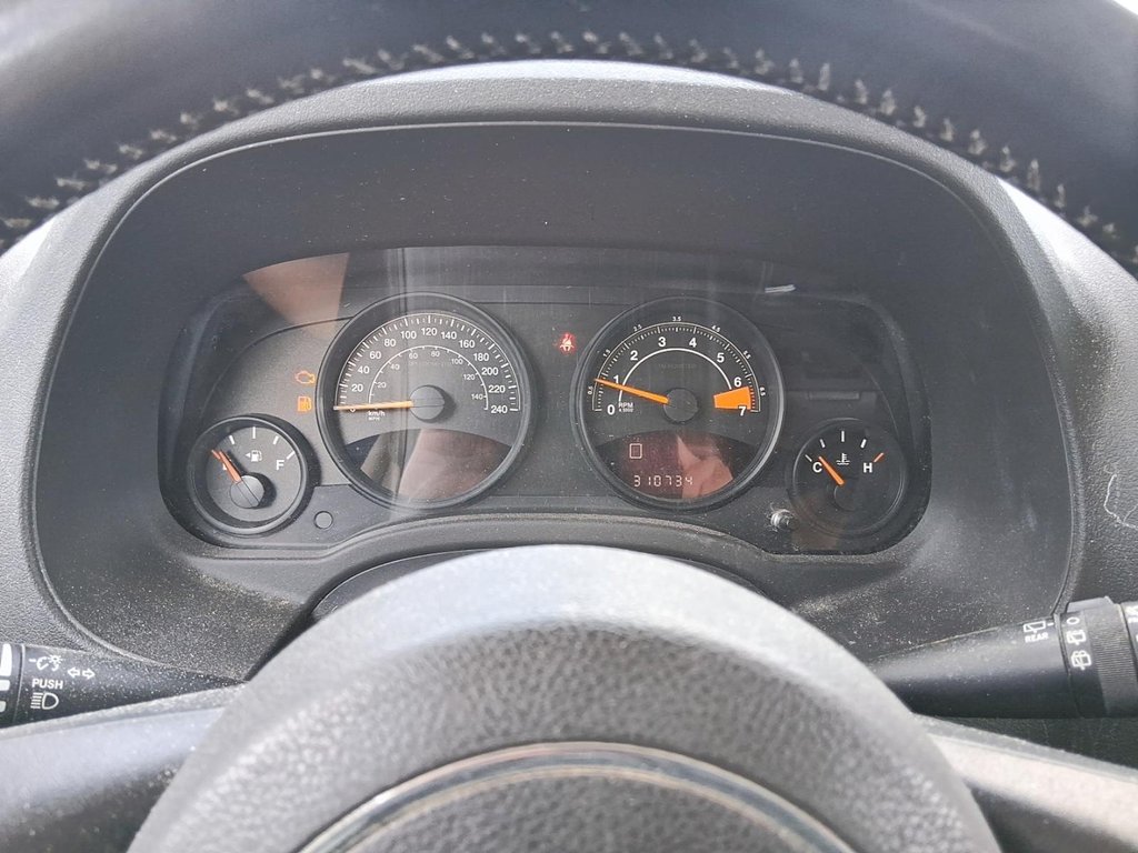 2016 Jeep Patriot 4x4 Sport / North in Stratford, Ontario - 14 - w1024h768px