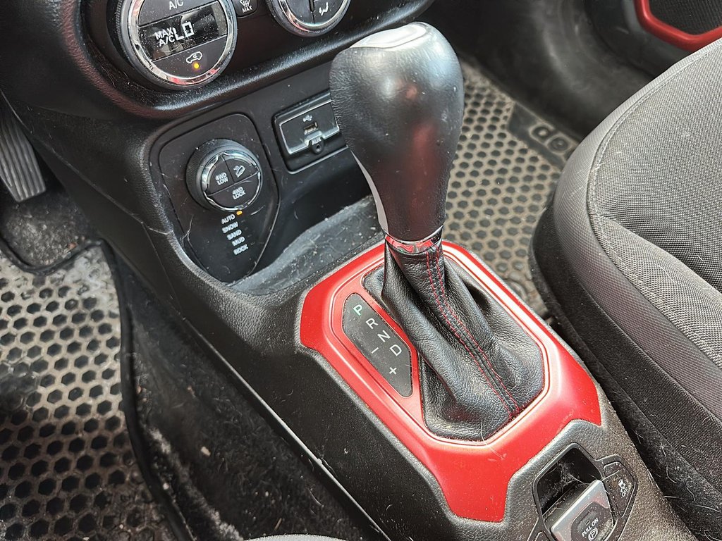 2017 Jeep Renegade 4x4 Trailhawk in Stratford, Ontario - 14 - w1024h768px