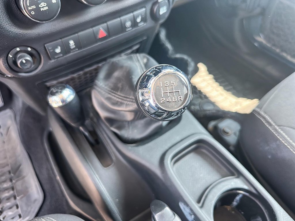 2017 Jeep Wrangler Unlimited Sahara in Stratford, Ontario - 14 - w1024h768px