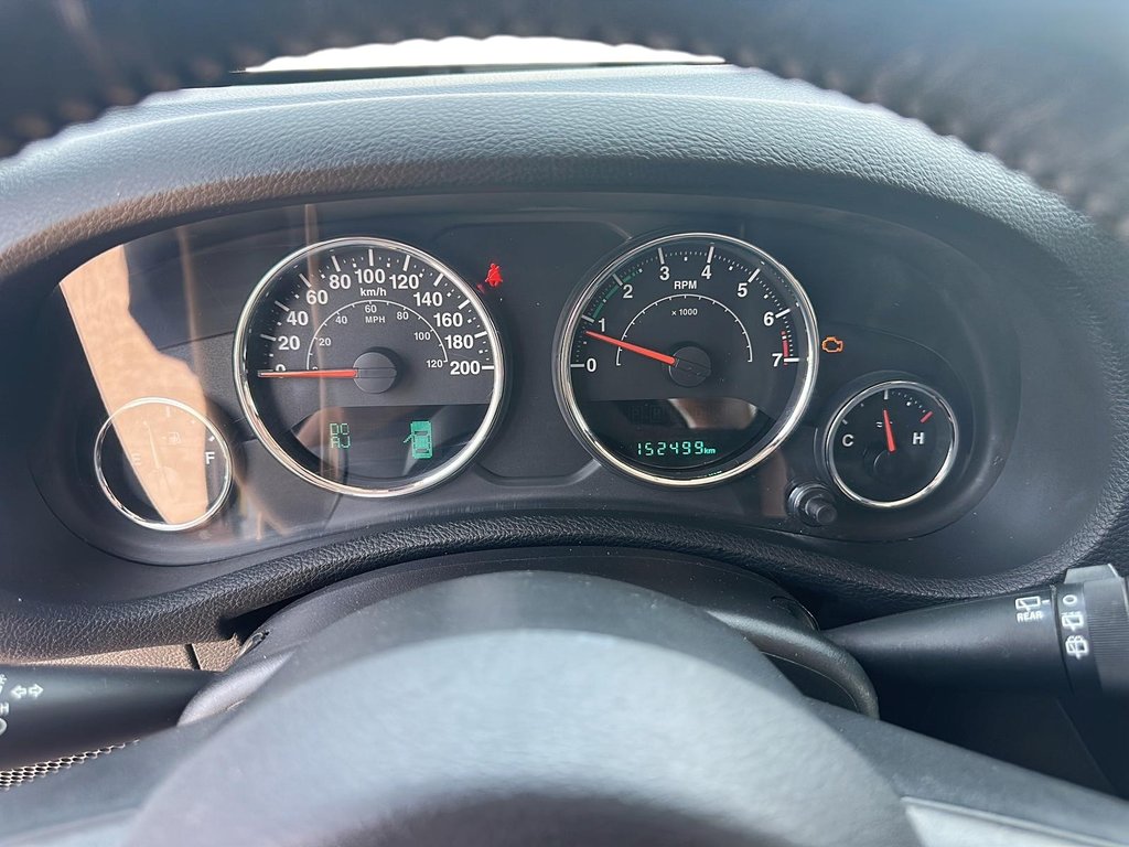 2017 Jeep Wrangler Unlimited Sahara in Stratford, Ontario - 13 - w1024h768px