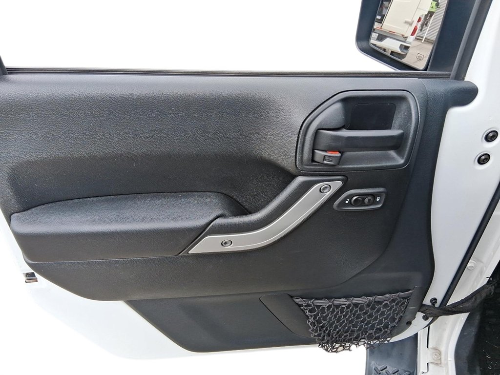 2017 Jeep Wrangler Unlimited Sahara in Stratford, Ontario - 11 - w1024h768px