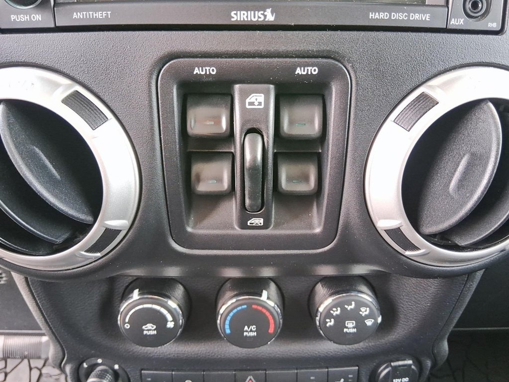 2017 Jeep Wrangler Unlimited Sahara in Stratford, Ontario - 12 - w1024h768px