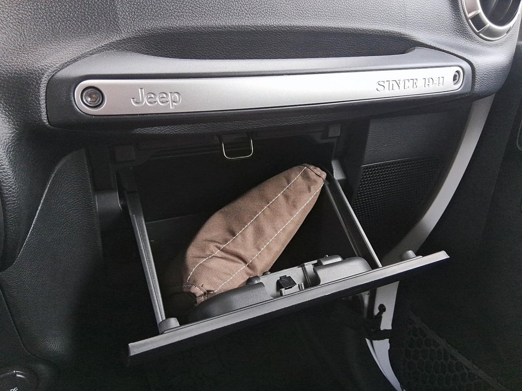 2017 Jeep Wrangler Unlimited Sahara in Stratford, Ontario - 17 - w1024h768px