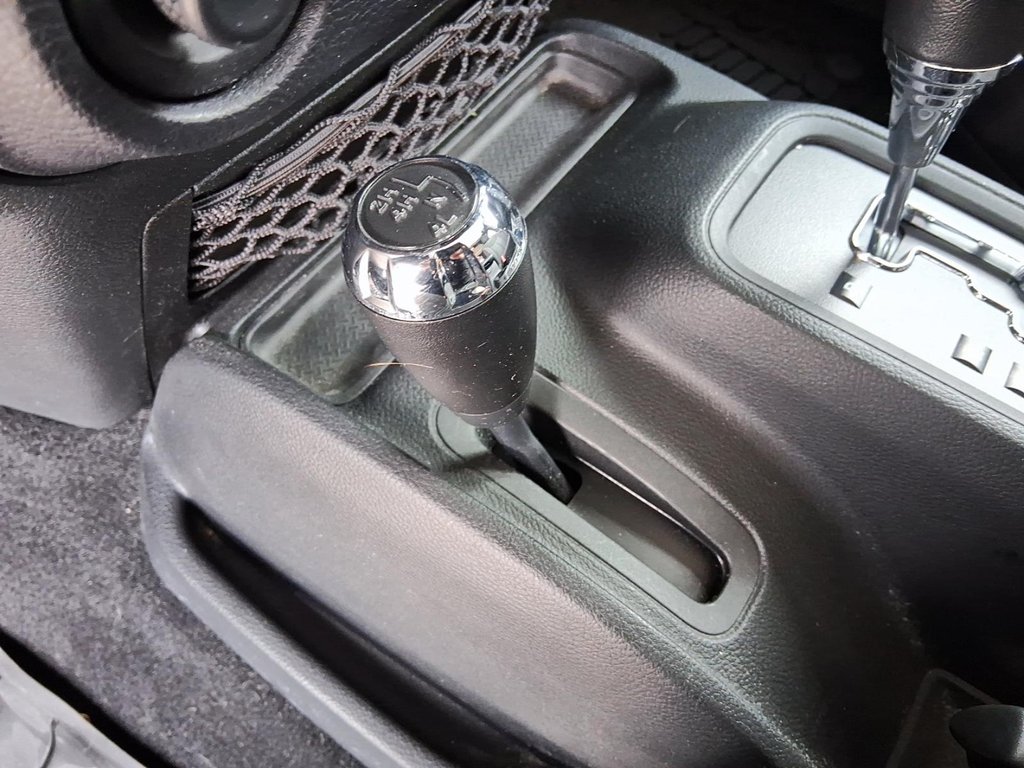 2017 Jeep Wrangler Unlimited Sahara in Stratford, Ontario - 19 - w1024h768px