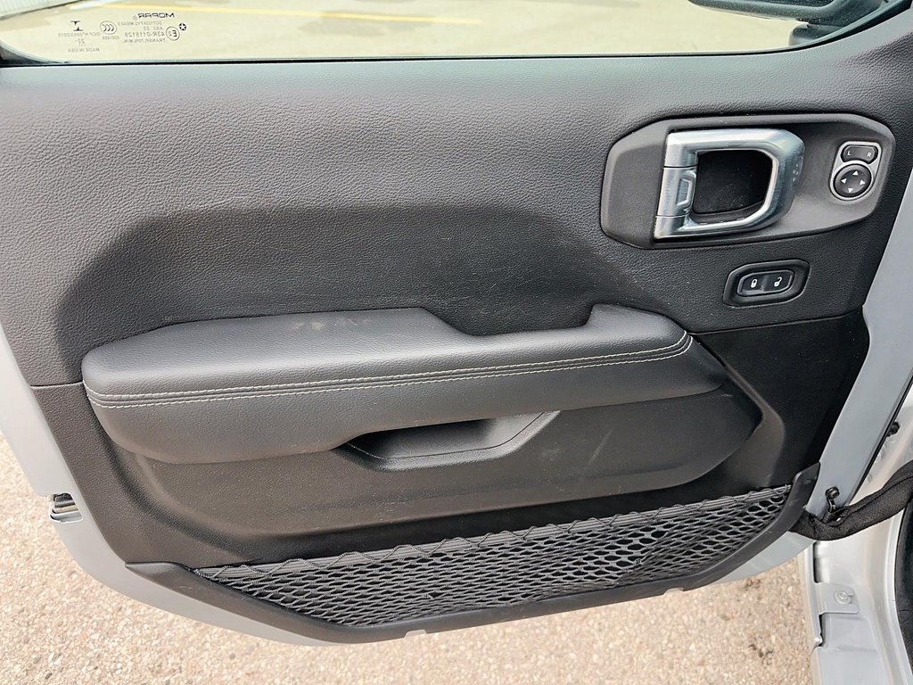 2023 Jeep Wrangler Unlimited Sahara in Stratford, Ontario - 10 - w1024h768px