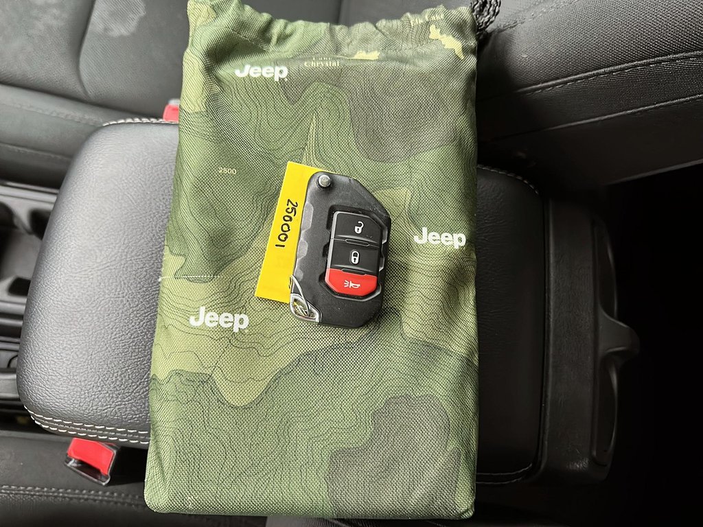 2023 Jeep Wrangler Unlimited Sahara in Stratford, Ontario - 16 - w1024h768px
