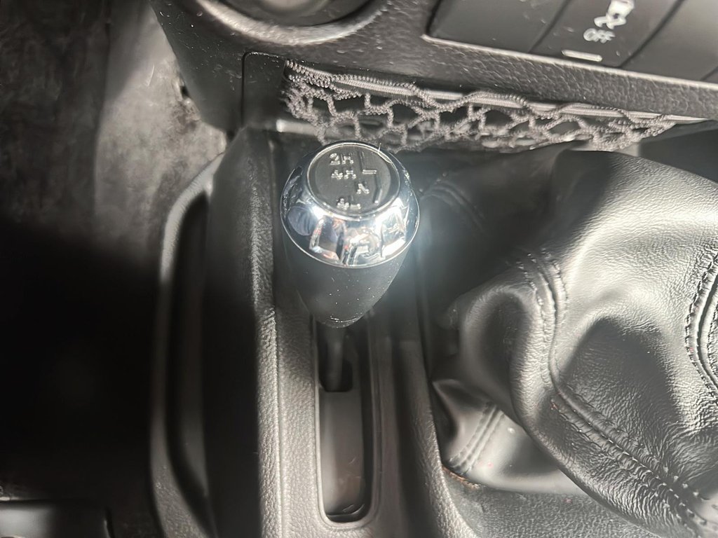 2015 Jeep Wrangler Sport in Stratford, Ontario - 14 - w1024h768px