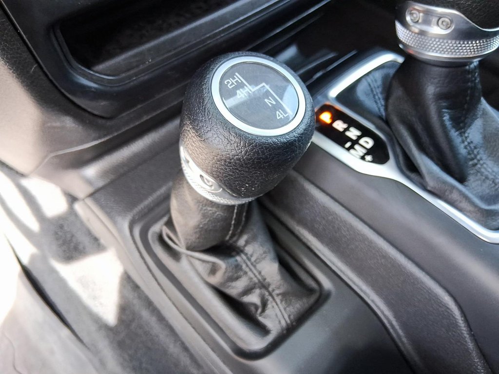 2023 Jeep Wrangler Sport in Stratford, Ontario - 16 - w1024h768px
