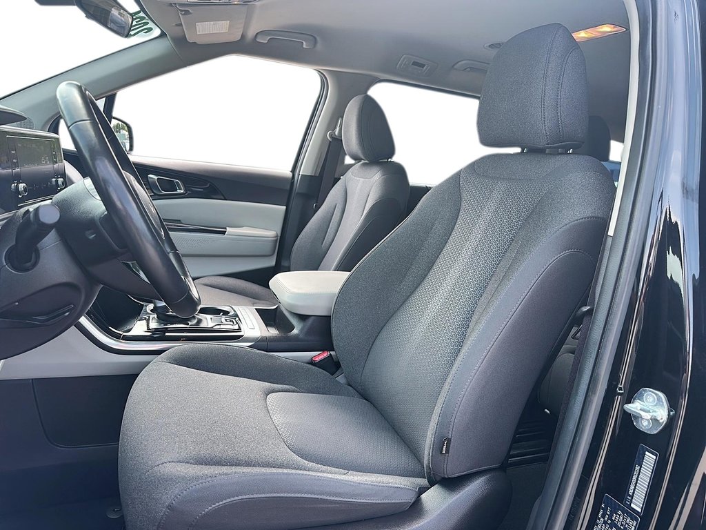 2024 Kia Carnival LX+ FWD in Stratford, Ontario - 8 - w1024h768px