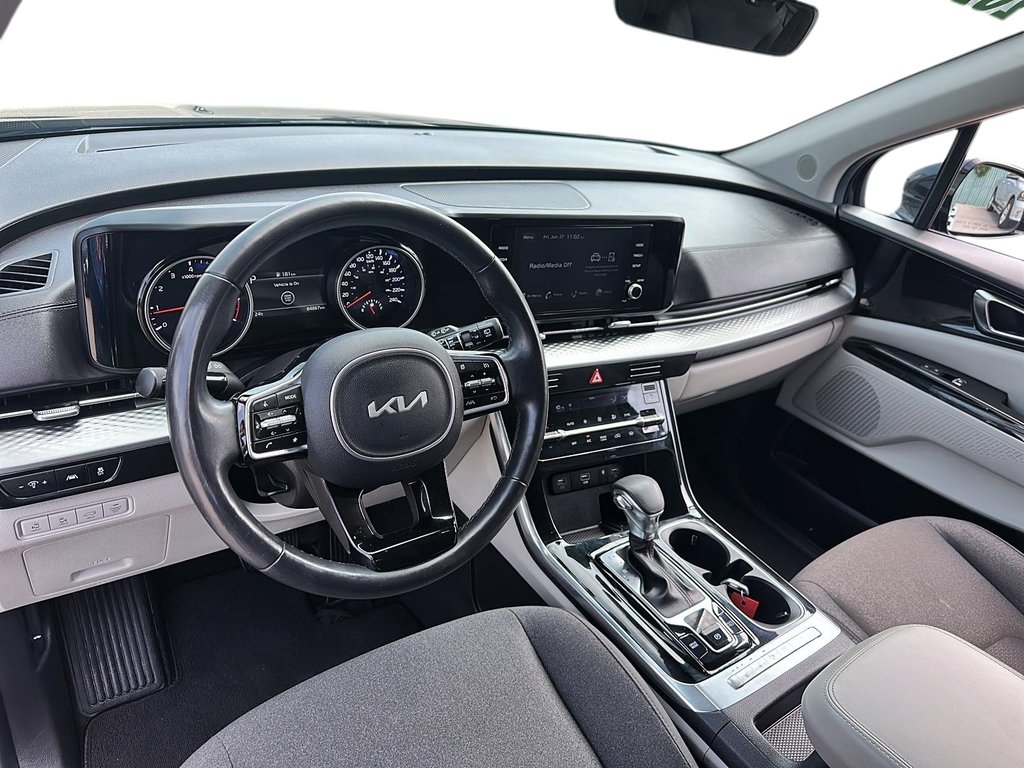 2024 Kia Carnival LX+ FWD in Stratford, Ontario - 9 - w1024h768px