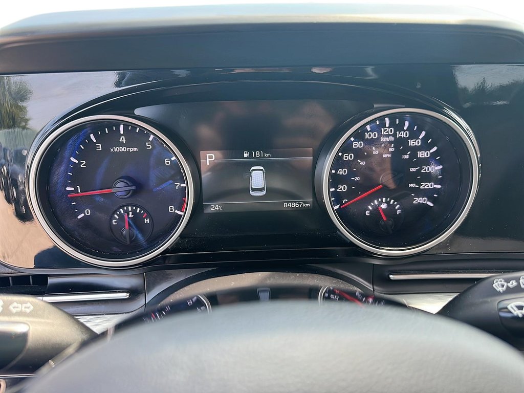 2024 Kia Carnival LX+ FWD in Stratford, Ontario - 13 - w1024h768px