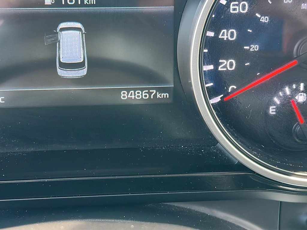 2024 Kia Carnival LX+ FWD in Stratford, Ontario - 12 - w1024h768px