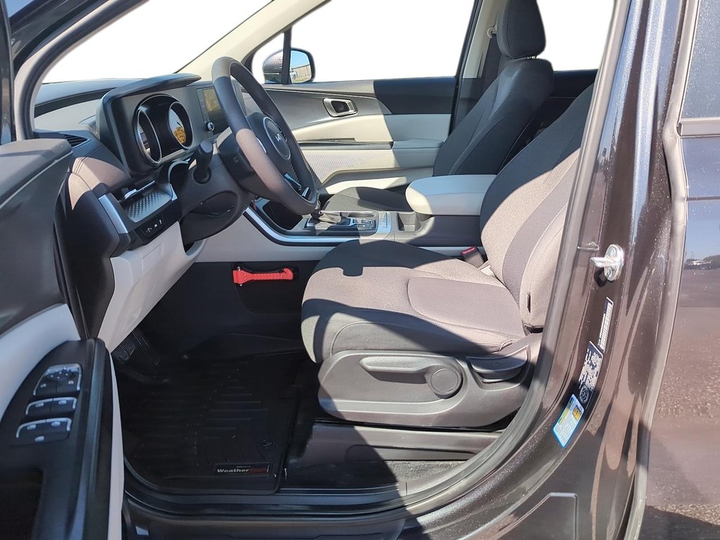 2024 Kia Carnival LX FWD in Stratford, Ontario - 9 - w1024h768px