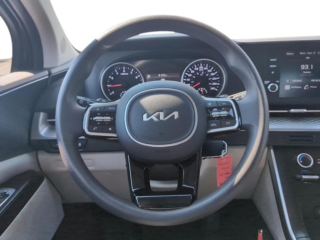2024 Kia Carnival LX FWD in Stratford, Ontario - 12 - w1024h768px