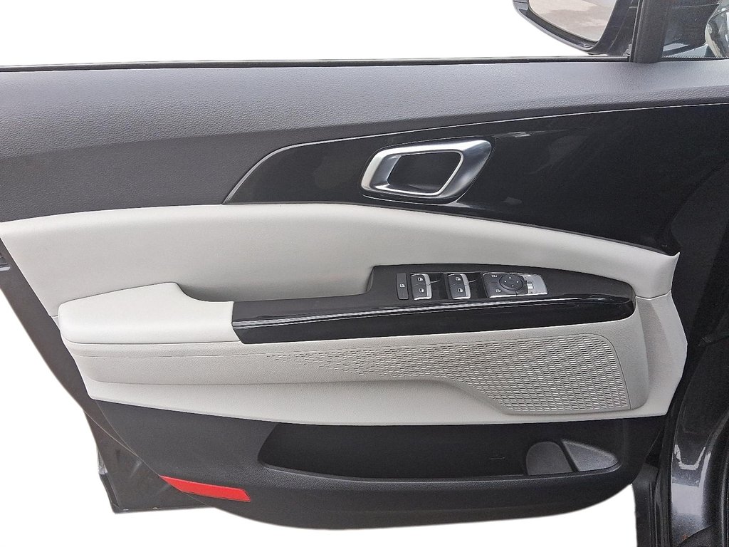 2024 Kia Carnival LX+ FWD in Stratford, Ontario - 12 - w1024h768px