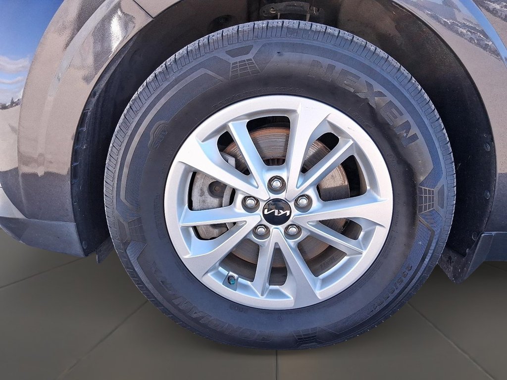 2024 Kia Carnival LX FWD in Stratford, Ontario - 8 - w1024h768px