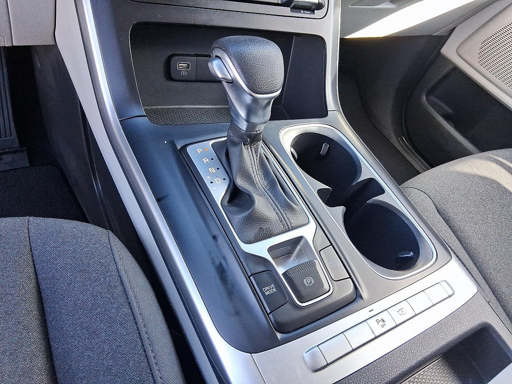 2024 Kia Carnival LX FWD in Stratford, Ontario - 18 - w1024h768px