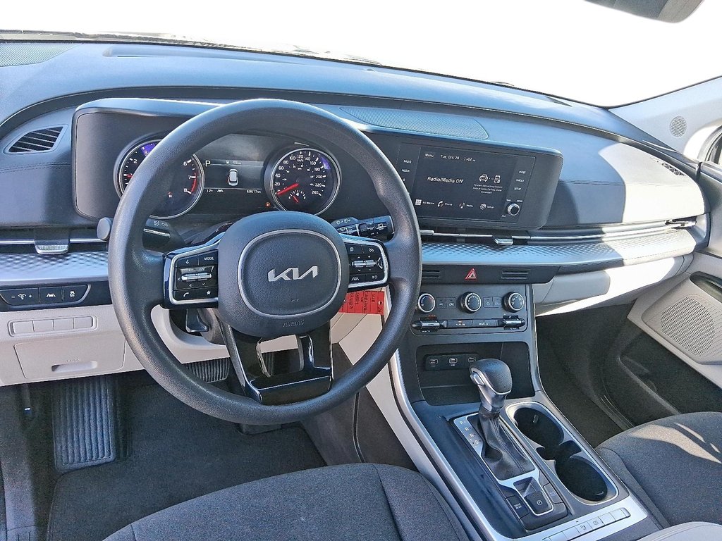 2024 Kia Carnival LX FWD in Stratford, Ontario - 12 - w1024h768px