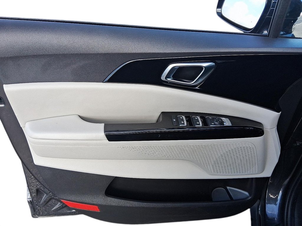 2024 Kia Carnival LX+ FWD in Stratford, Ontario - 12 - w1024h768px