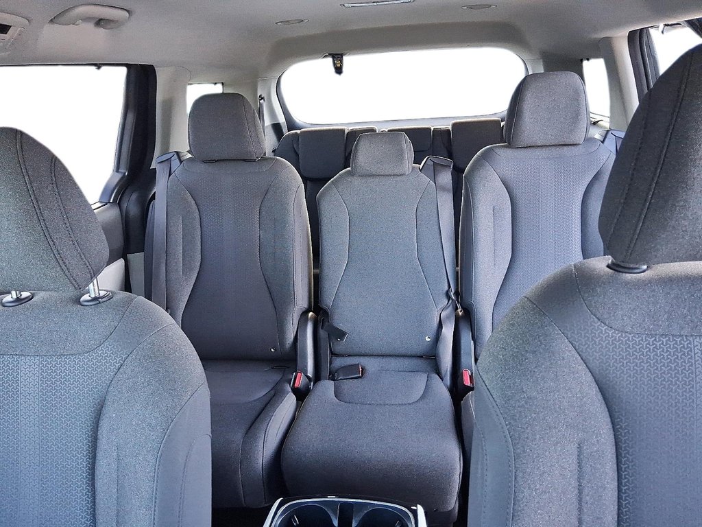 2024 Kia Carnival LX+ FWD in Stratford, Ontario - 10 - w1024h768px