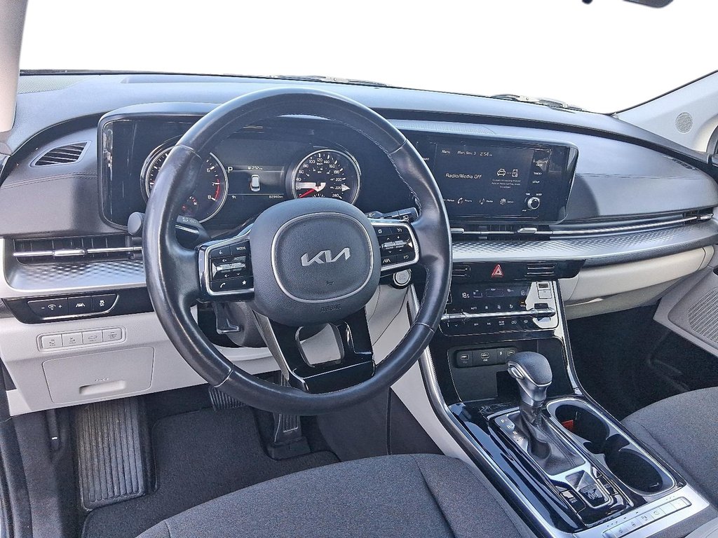 2024 Kia Carnival LX+ FWD in Stratford, Ontario - 11 - w1024h768px