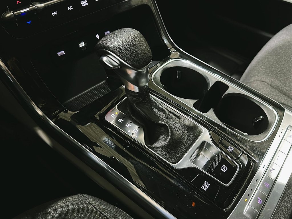 2024 Kia Carnival LX+ FWD in Stratford, Ontario - 14 - w1024h768px