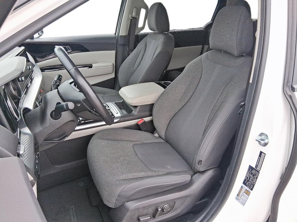 2024 Kia Carnival LX+ FWD in Stratford, Ontario - 8 - w1024h768px