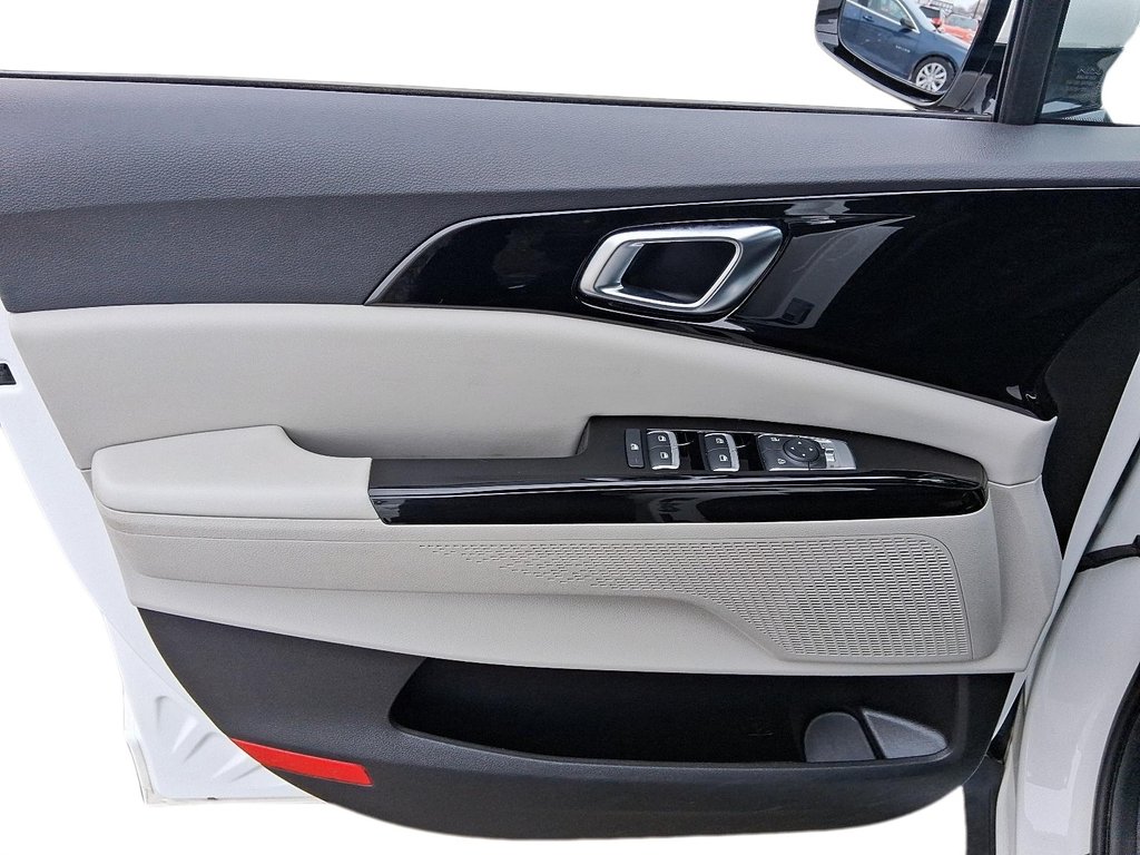 2024 Kia Carnival LX+ FWD in Stratford, Ontario - 13 - w1024h768px