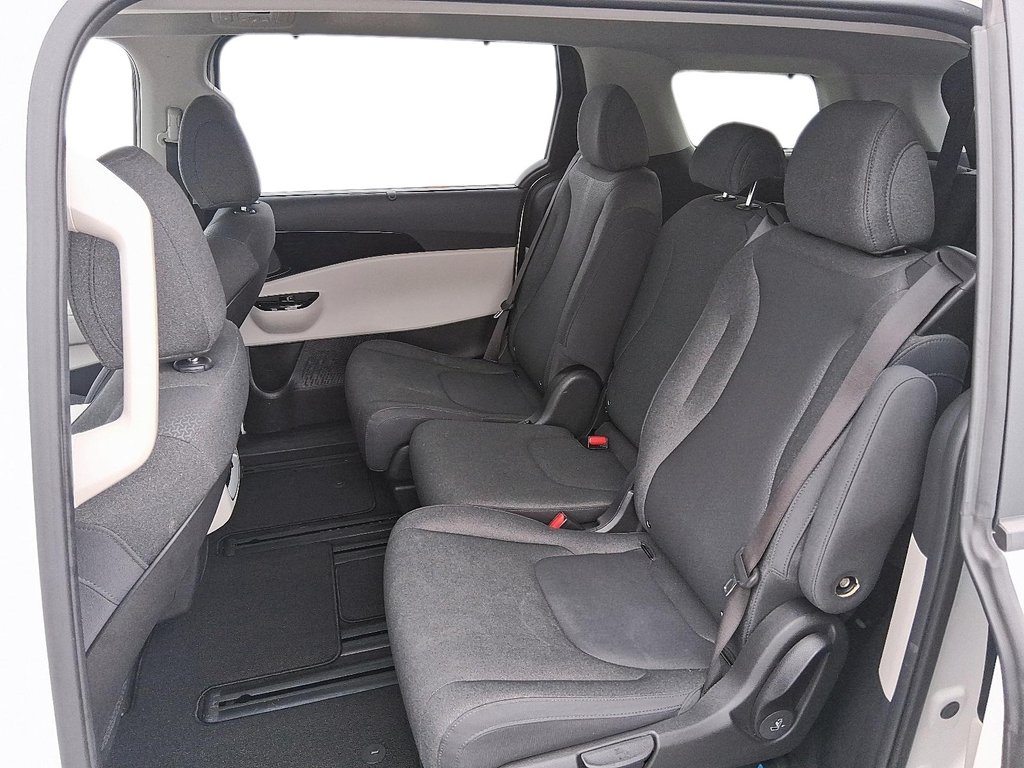 2024 Kia Carnival LX+ FWD in Stratford, Ontario - 10 - w1024h768px