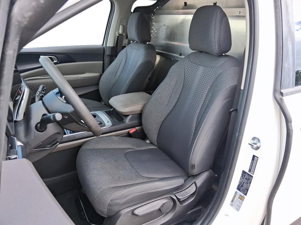 2025 Kia Carnival LX FWD in Stratford, Ontario - 9 - w1024h768px
