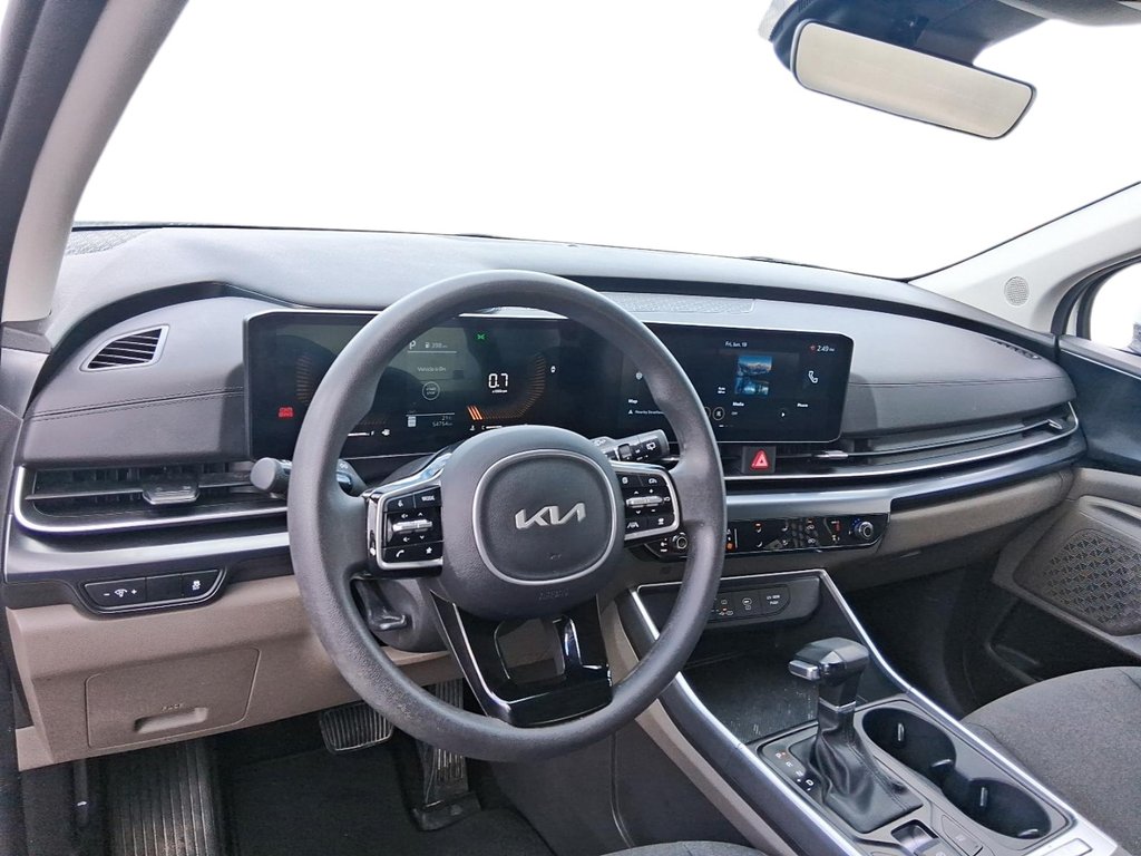 2025 Kia Carnival LX FWD in Stratford, Ontario - 10 - w1024h768px