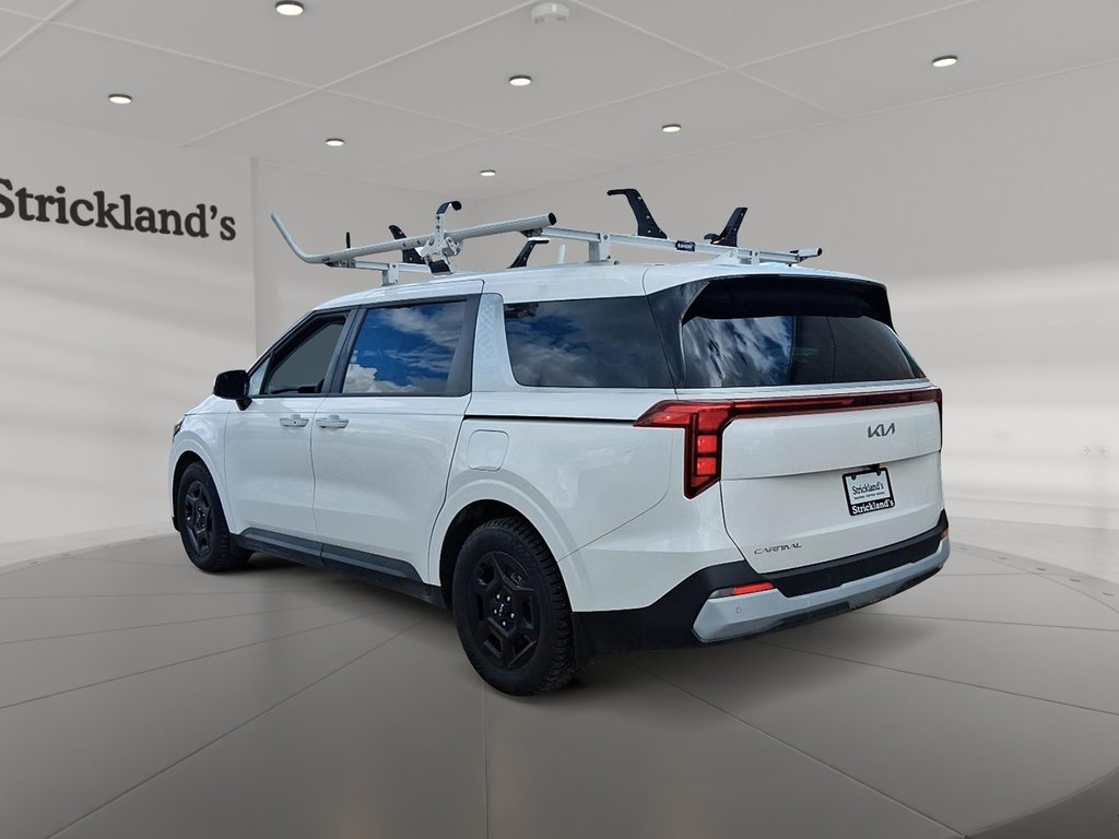 2025 Kia Carnival LX FWD in Stratford, Ontario - 4 - w1024h768px