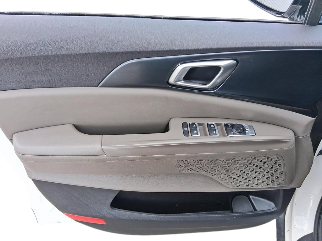 2025 Kia Carnival LX FWD in Stratford, Ontario - 11 - w1024h768px