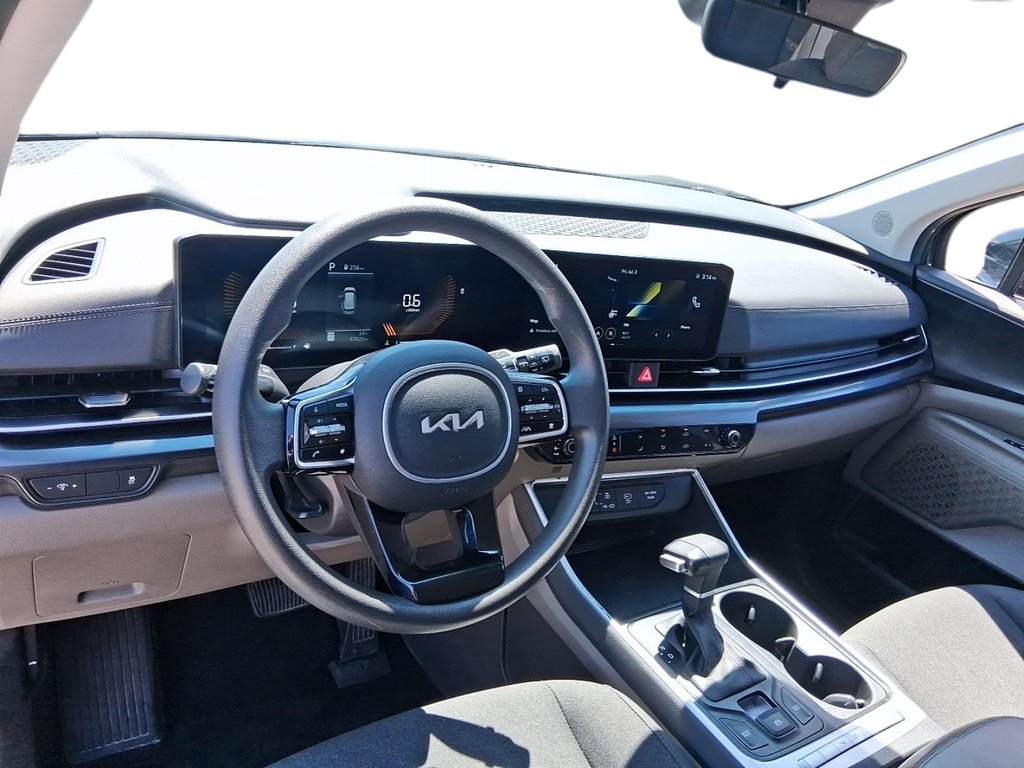 2025 Kia Carnival LX FWD in Stratford, Ontario - 11 - w1024h768px