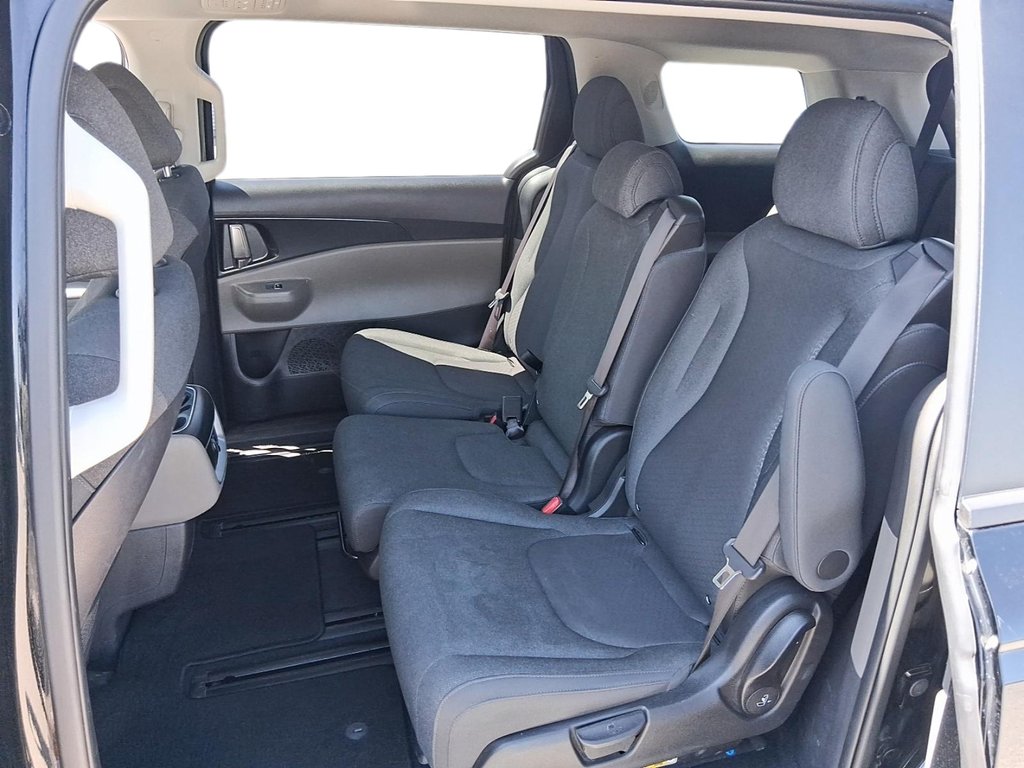 2025 Kia Carnival LX FWD in Stratford, Ontario - 9 - w1024h768px