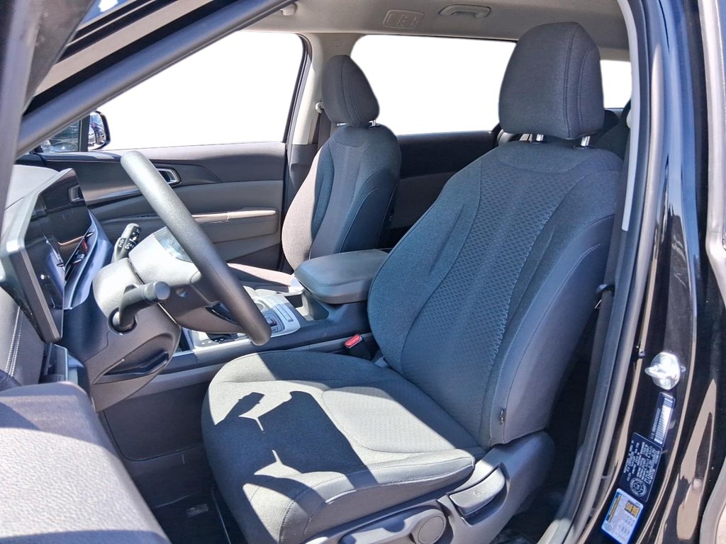 2025 Kia Carnival LX FWD in Stratford, Ontario - 8 - w1024h768px