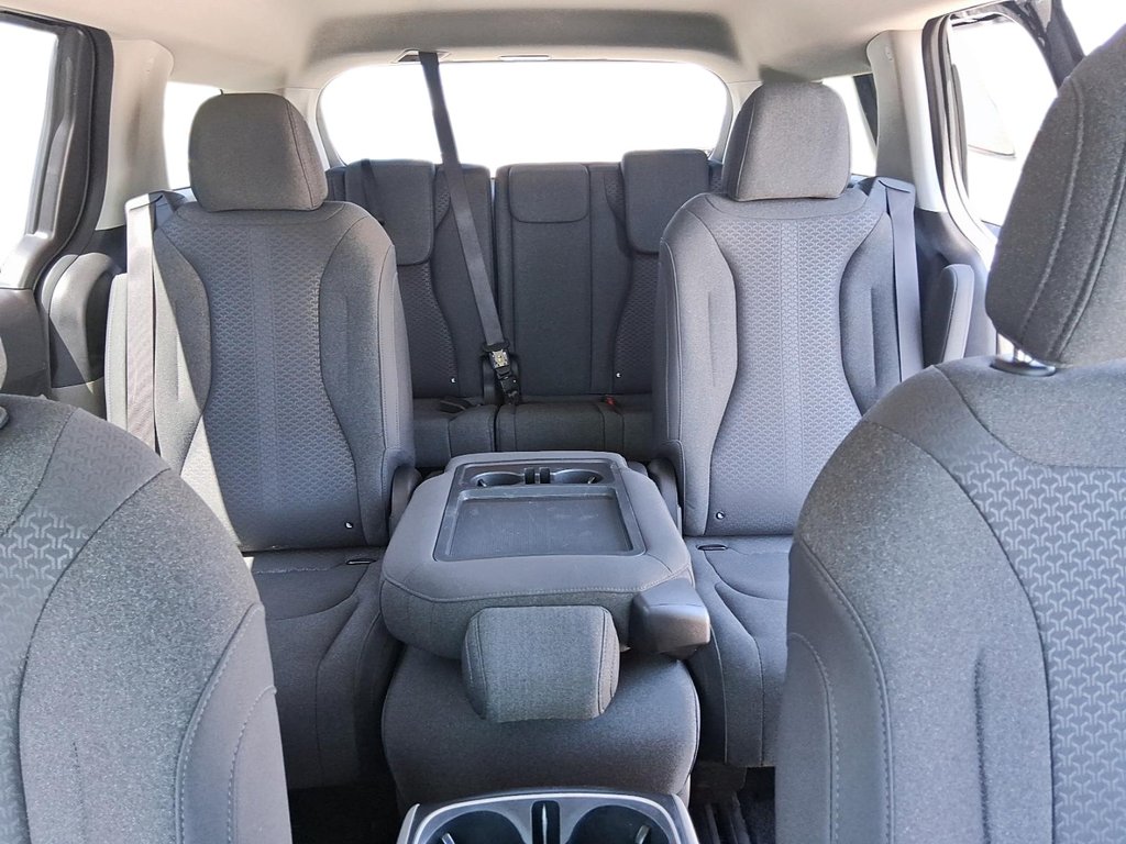 2025 Kia Carnival LX FWD in Stratford, Ontario - 10 - w1024h768px